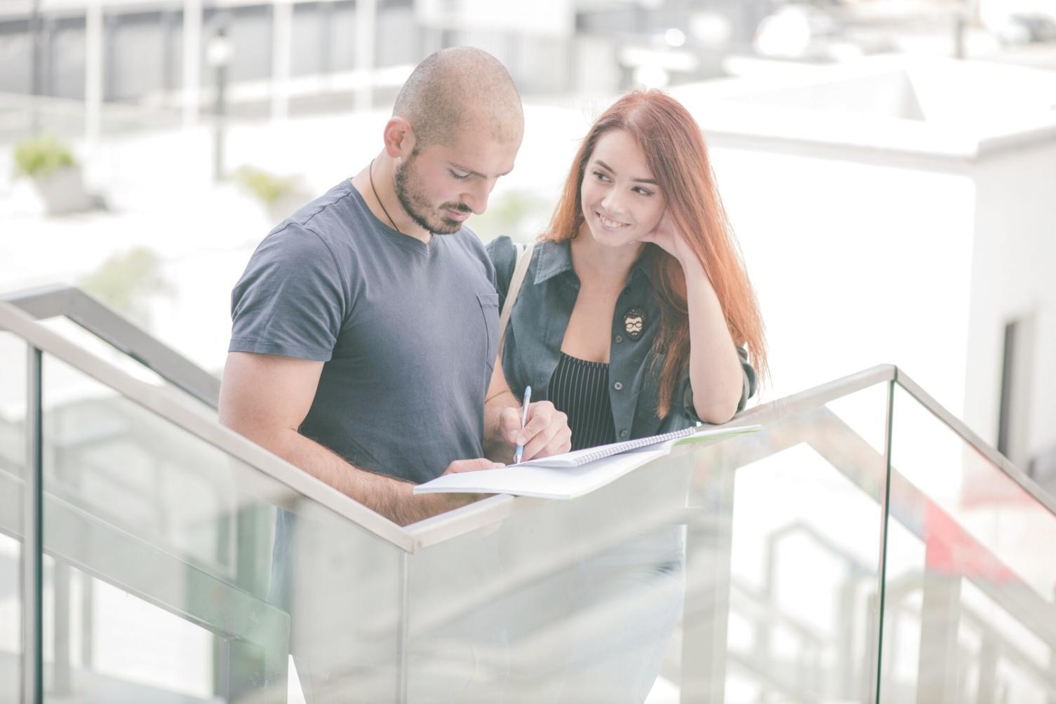 Dashboard de análisis financiero mostrando métricas empresariales en tiempo real